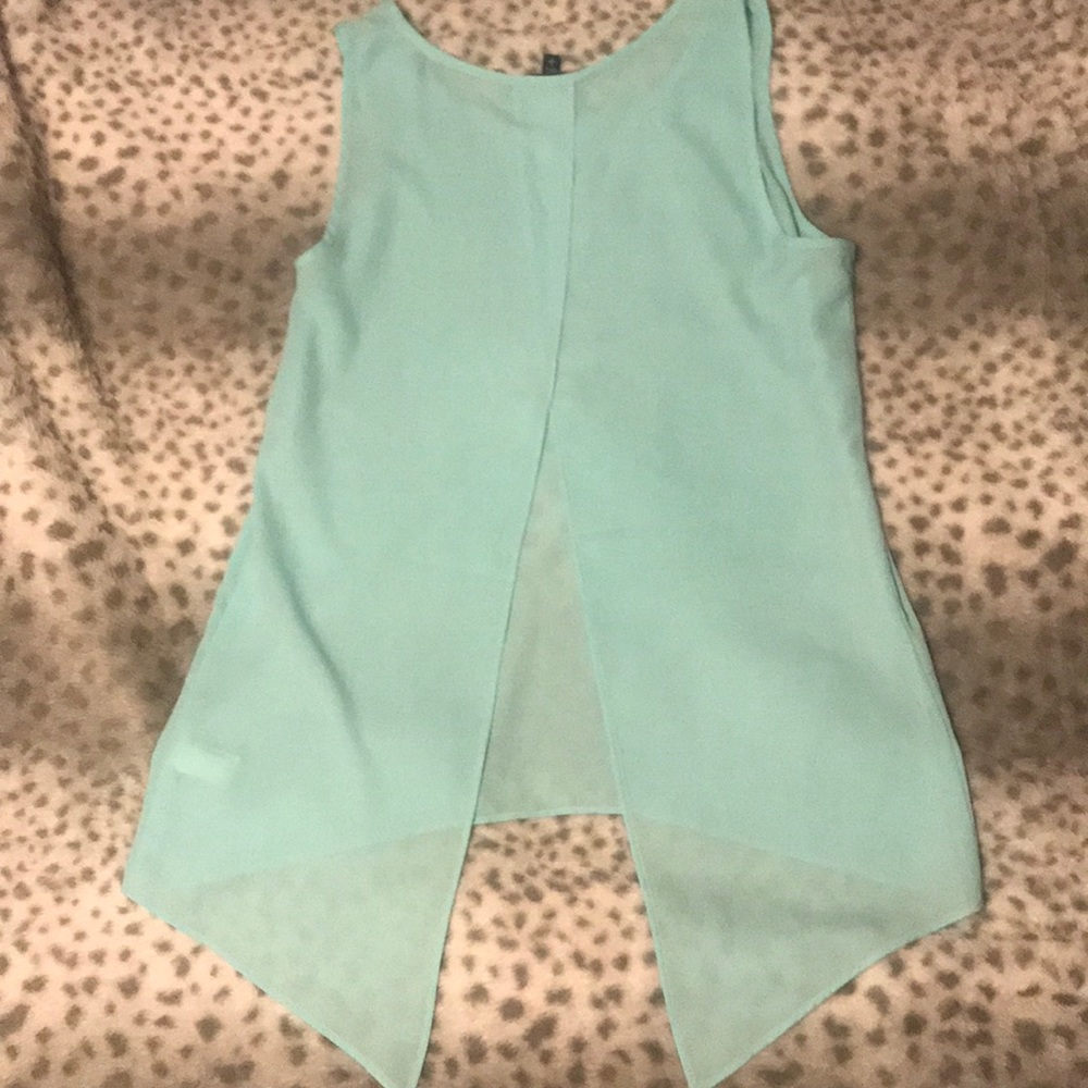 Express Split Back Tank - Picture 2 of 3